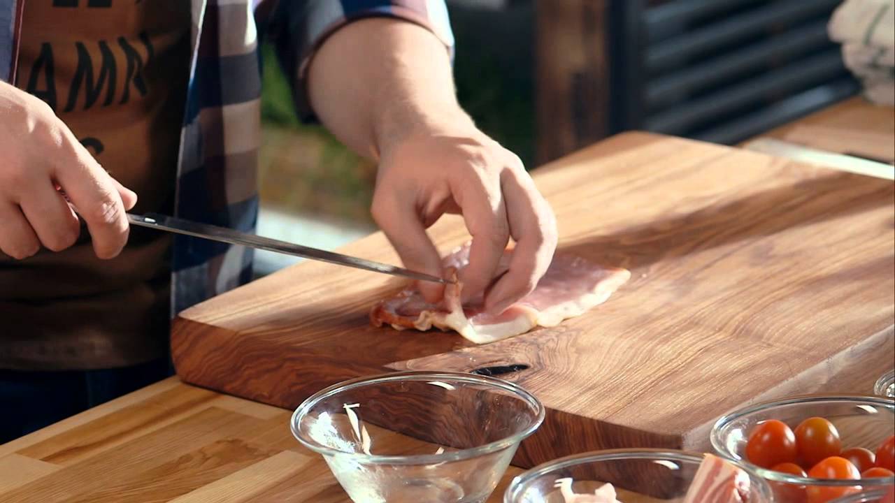 Széll Tamás - Az én parasztreggelim: „Bökdösött” tojás körözöttel töltött paprikával és zöldségekkel