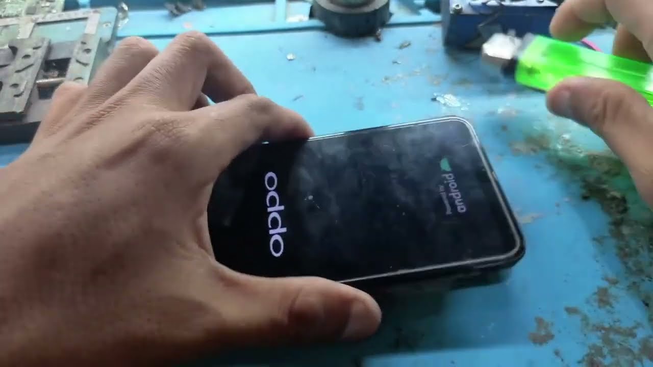 Oppo A1k setelah logo blank hitam