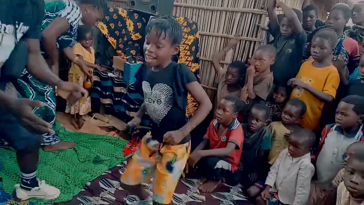 Jayleezzy ft Princesa Felicia Poupança de Mulapane prod By Jayleezzy Vídeo Official 