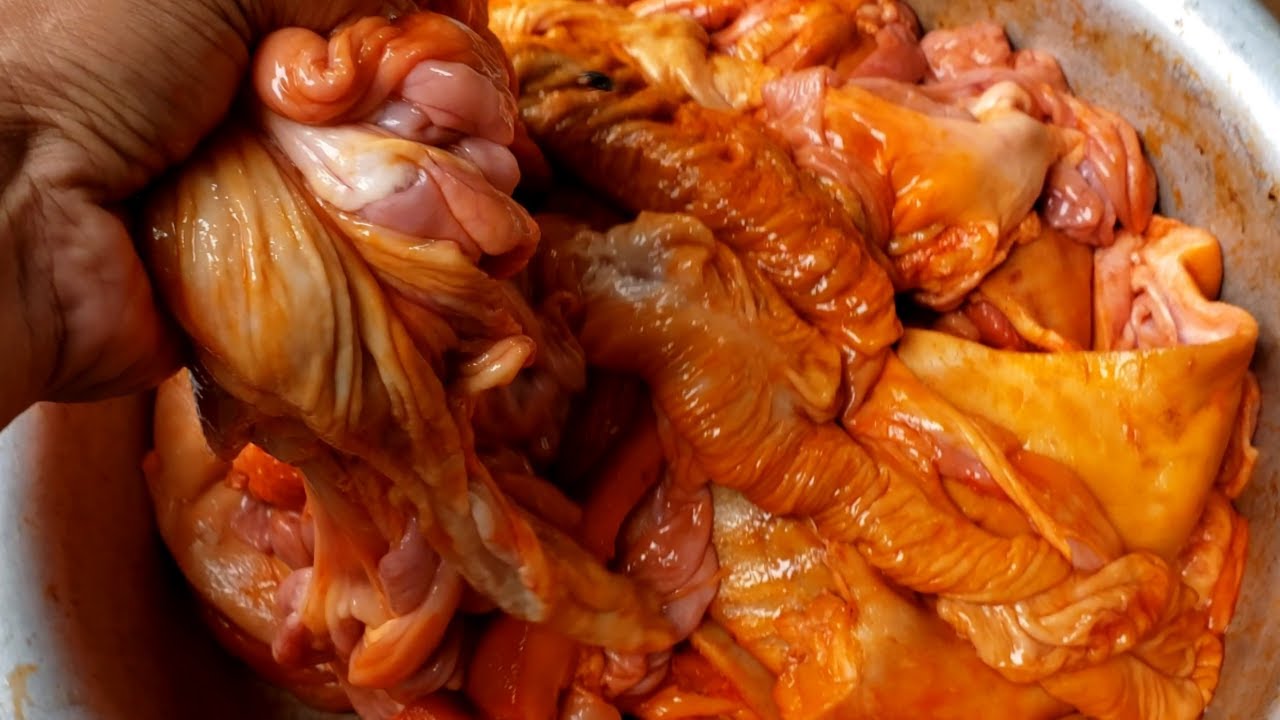 Cooking Braised pig's intestine and pig's head