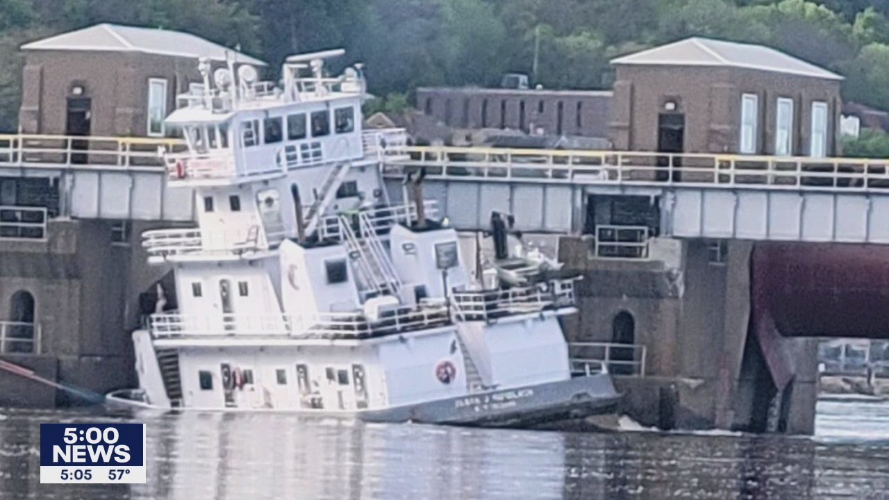 Towboat crashes into Mississippi River lock and dam near Wabasha, Minn. | FOX 9 KMSP