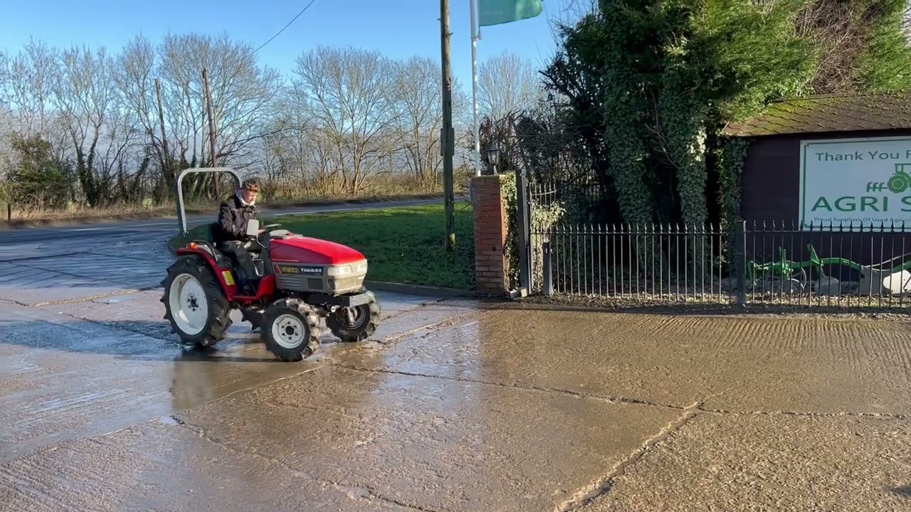 YANMAR F210 4WD COMPACT TRACTOR * ONLY 1213 HOURS * C/W ROLE FRAME