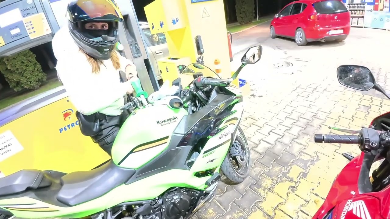 HONDA CBR 650R AND KAWASAKI NINJA 500SE | RĂDĂUȚI CITY , NIGHT RUN 🌙 