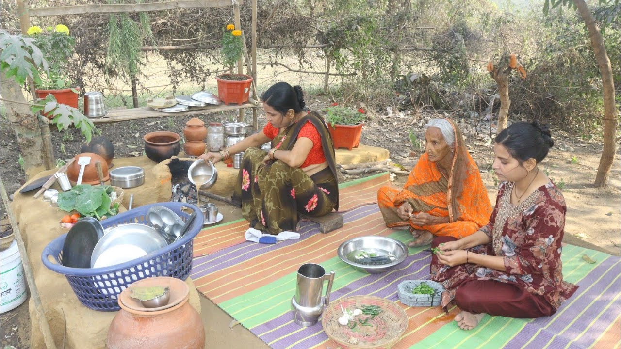 Village Cooking || Paan Roti Recipe || अंगाकार रोटी With पताल Chutney || Village Family Lunch 😋