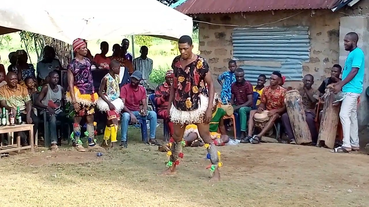 Edege Ekka, Ezza Ezekuna ancient cultural dance. pls subscribe to this channel for more update.