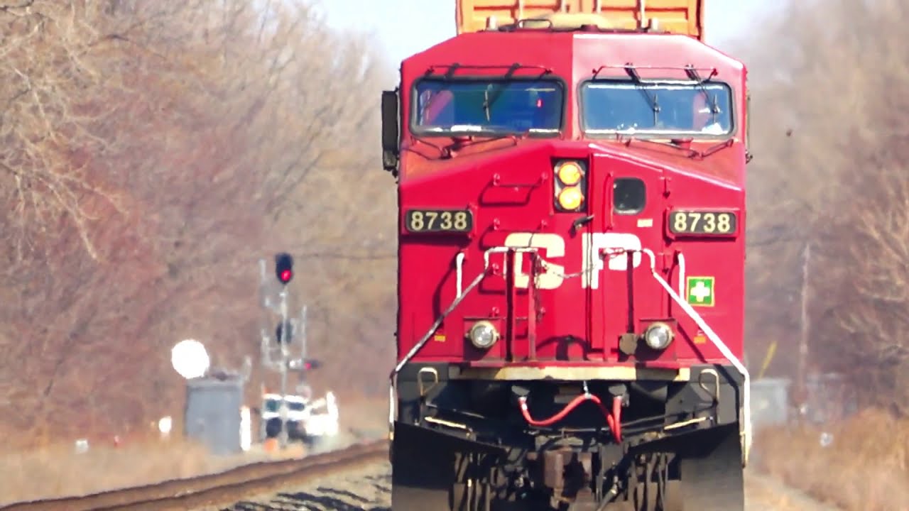 CP 7014 Heritage Unit With a DPU Alright! Plus a Big Fast CSX Train! CP Train on elevated Tracks!