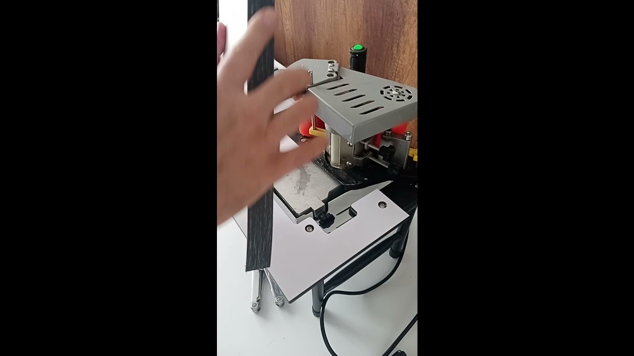 Enchapado de canto Rígido, Flexible y Moldura de Madera con Enchapadora portátil Holztech HT102A.