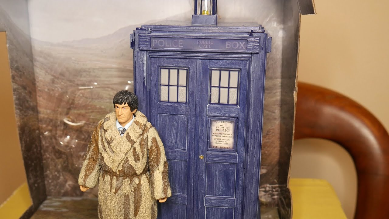 Doctor Who 2nd Doctor & TARDIS Set From The Abominable Snowman Review