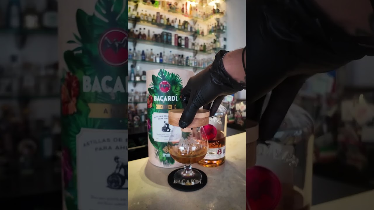 Bacardi 8 A&ntilde;os Ahumado 🤙🏼😮&zwj;💨🦇🥃 #TragosF&aacute;ciles #CoctelesEnCasa #MixologiaCasera #M&uacute;sicaYTragos