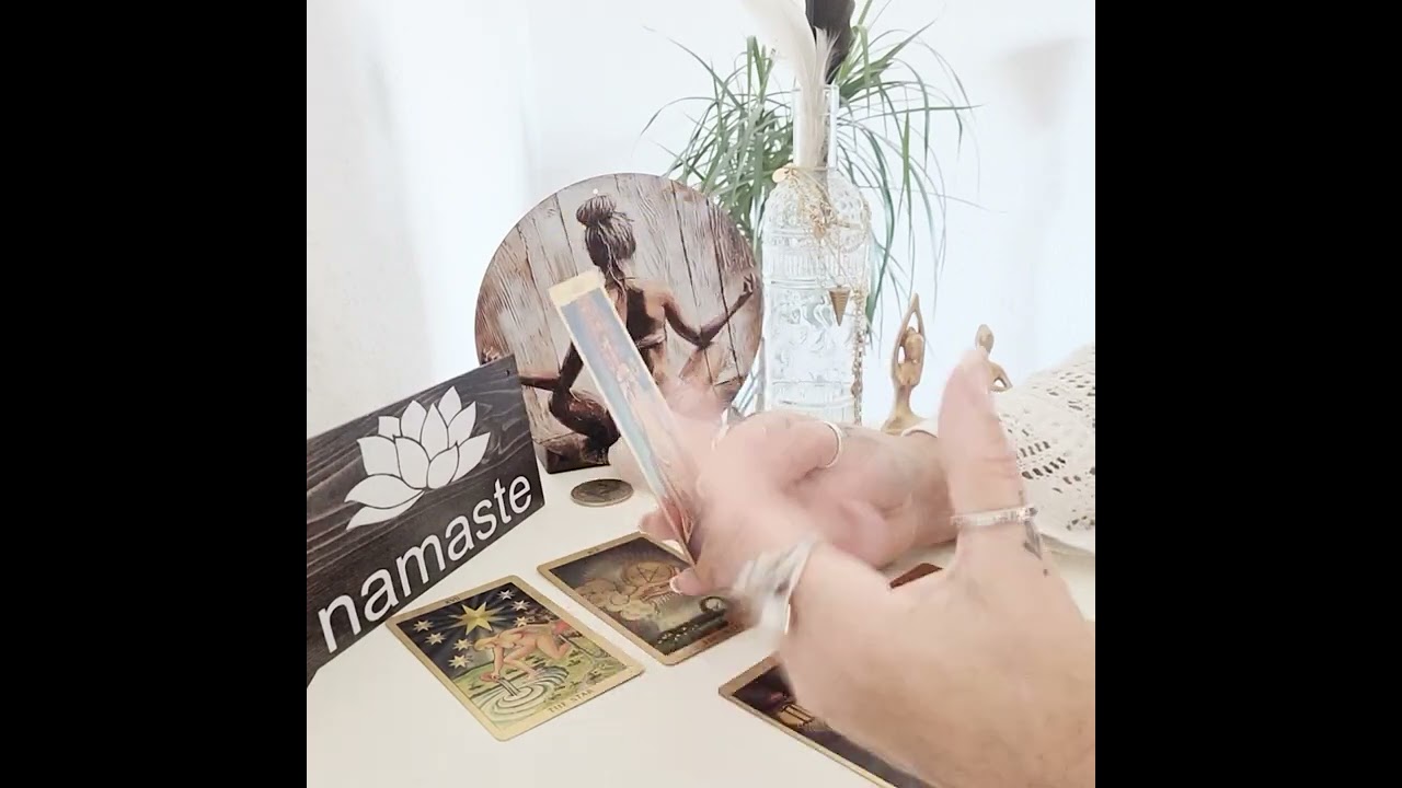 Zwilling ♊️... HEIMLICH versucht er ....  👀👣