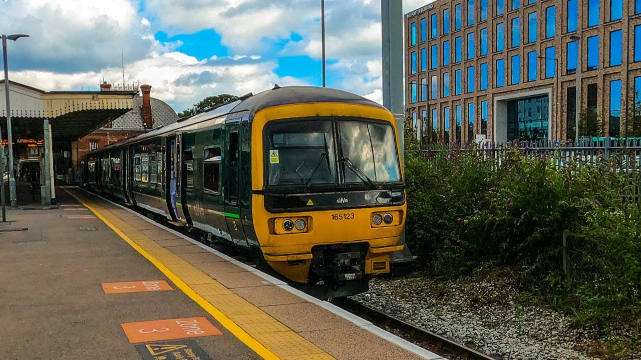 British Rail Class 165/1 Networker Turbos departing GWR train