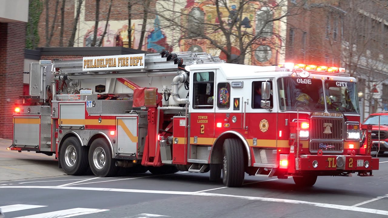 Philadelphia Fire Department Tower Ladder 2 & Battalion 4 Responding