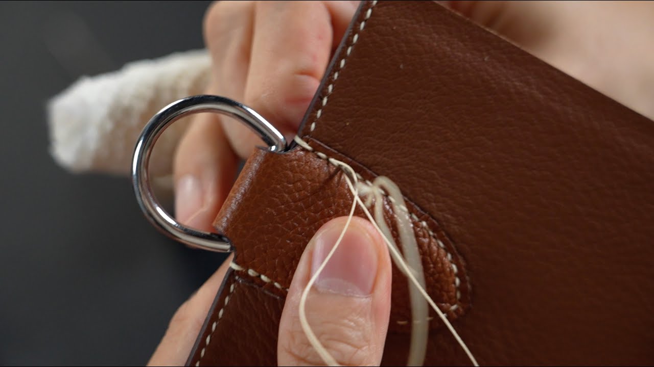 Using The Finest Leather From Hermès To Make a Bag