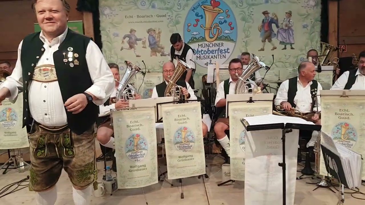 Münchner Oktoberfest Musikanten am 01.10.2024  