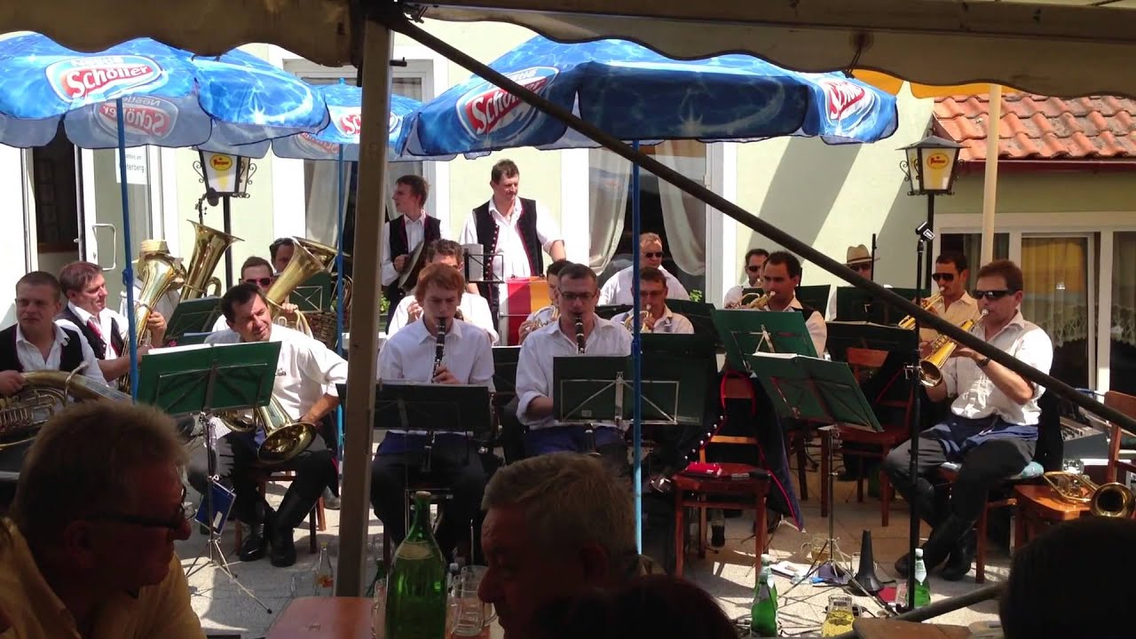 Musikverein Trachtenkapelle Mischendorf spielt 