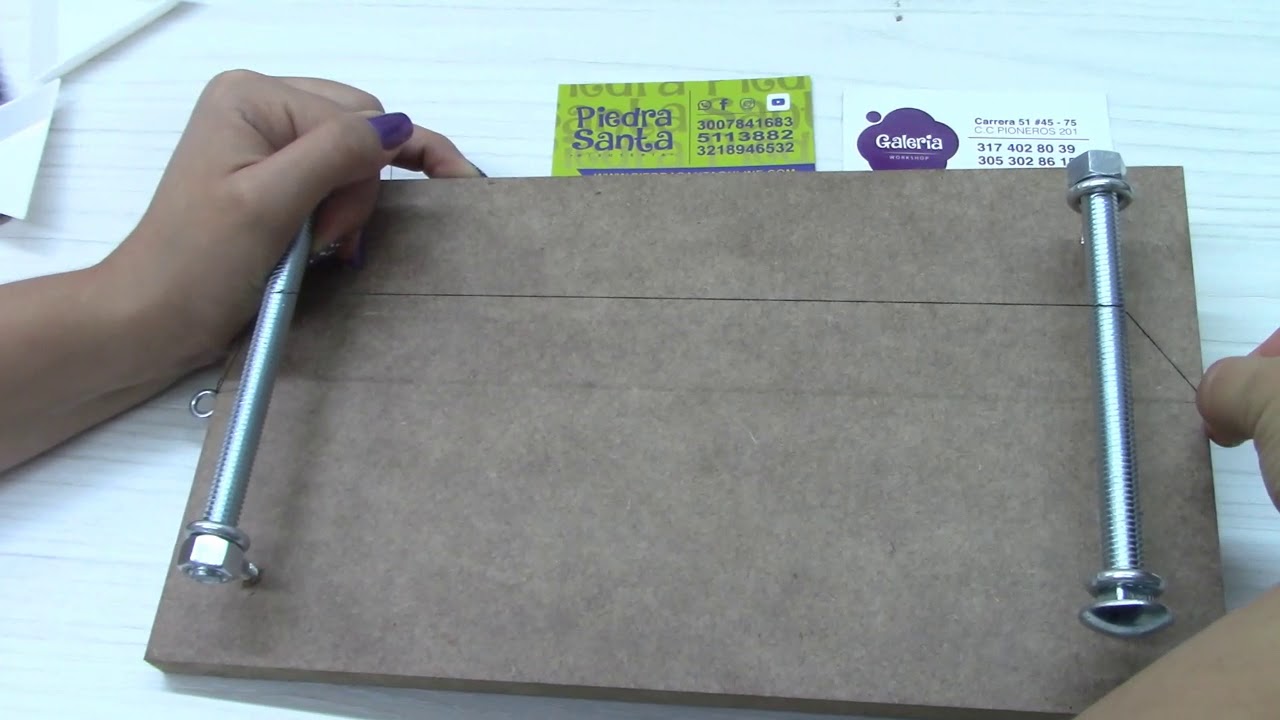 Como colocar los hilos en un telar artesanal