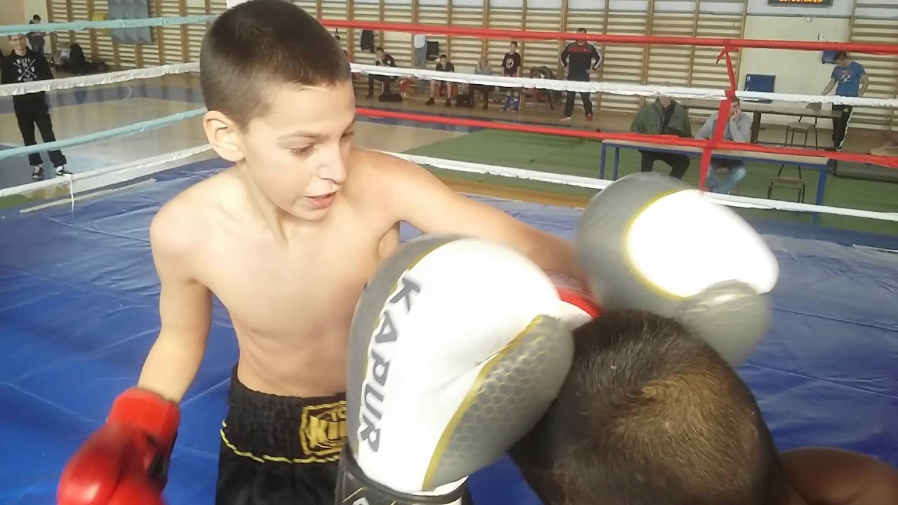 Ognjen Mitrovic-Box mec Aleksinac,crvene rukavice