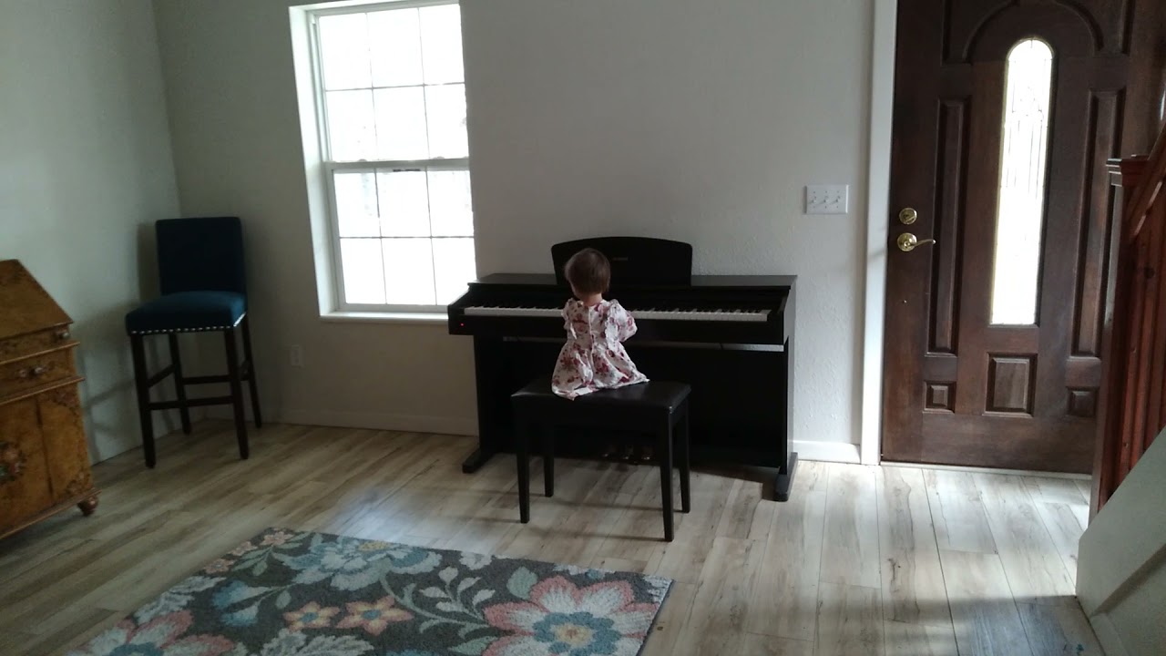 Iris Sapphire learns Piano ♡ 29 months old ☆ May 2, 202