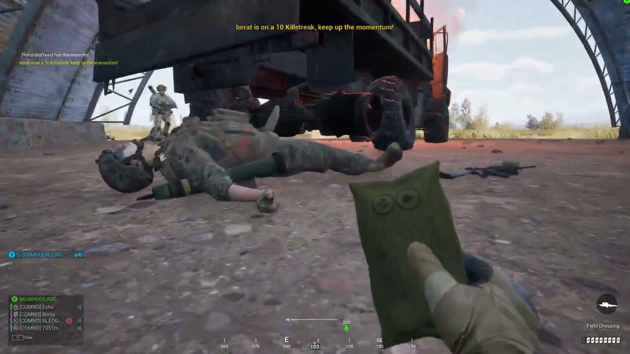 Боевой медик помогает удерживать аэродром.