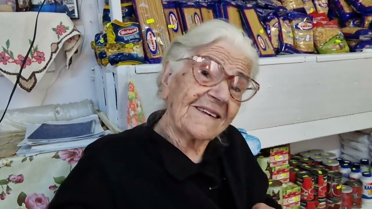 Το παλιό μπακάλικο!Η κ.Ευσταθία μας λέει ιστορίες για τον καπετάν Φουρτούνα και τους σφουγγαράδες