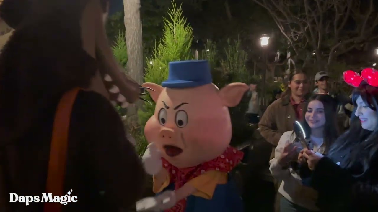 The Three Little Pigs and Big Bad Wolf - Disneyland After Dark: Throwback Nite