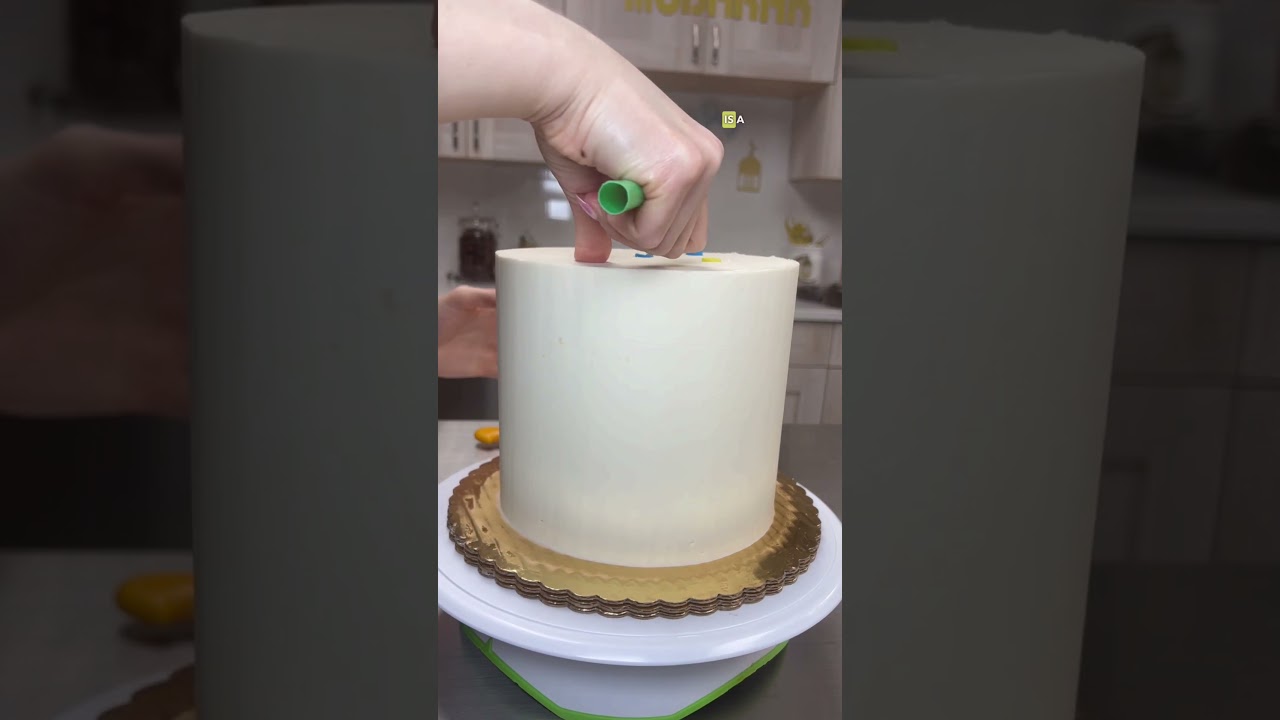 Stacking a 2-Tier Cake with Boba Straws 