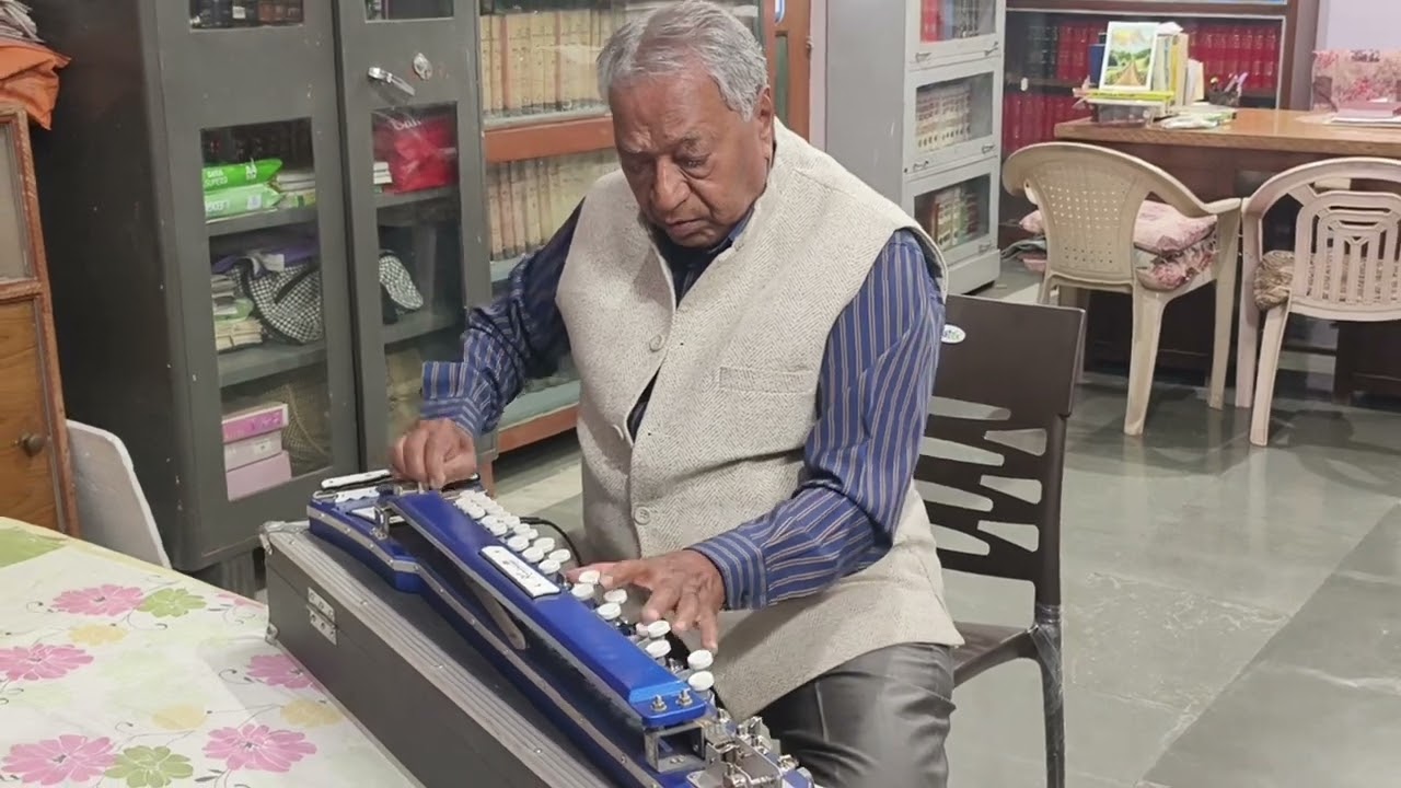 किसी की मुस्कुराहटो पे हो निसार....बेन्जो पर पिताजी की प्रस्तुति