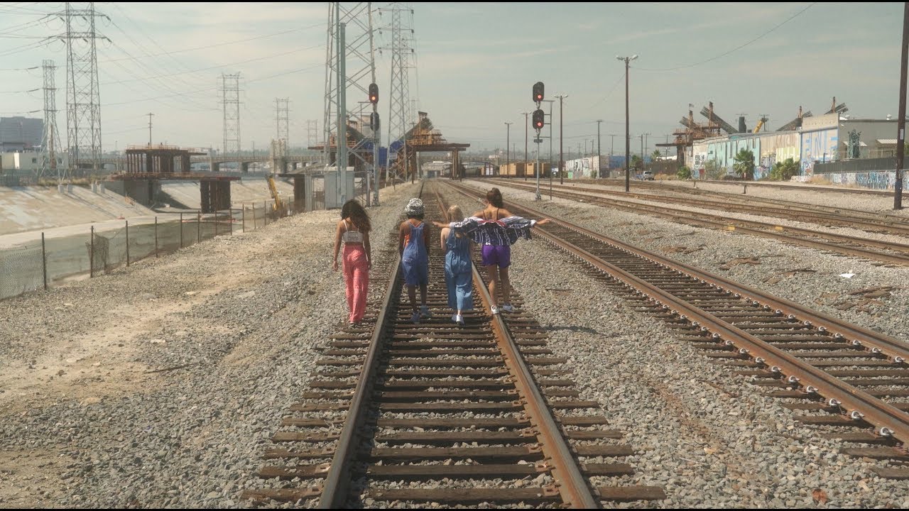 unperfect - 'Looking For A Hug' (Official Video)