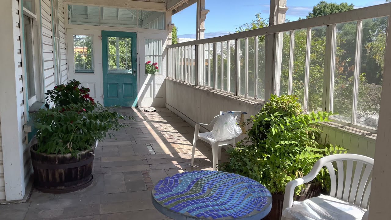 Abandoned House in Oak Bay, Victoria B.C.