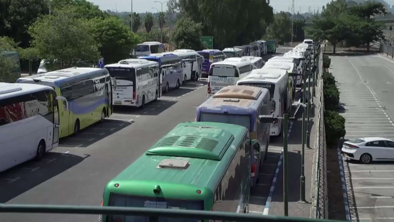 נחילי אוטובוסים ומכוניות מחליפים את הרכבת, לפחות חילקו ארטיקים
