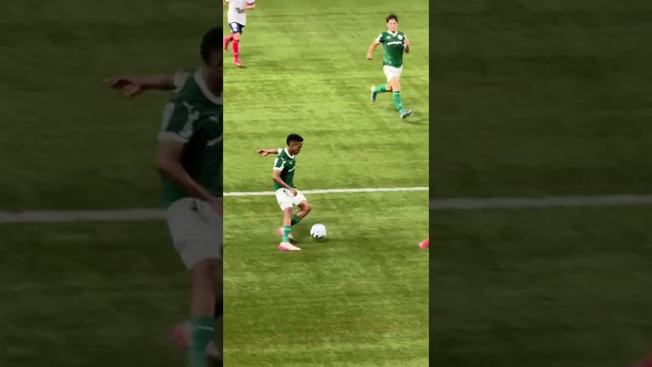 O time do Abel leva 12 segundos para sair da defesa e chutar no gol. 