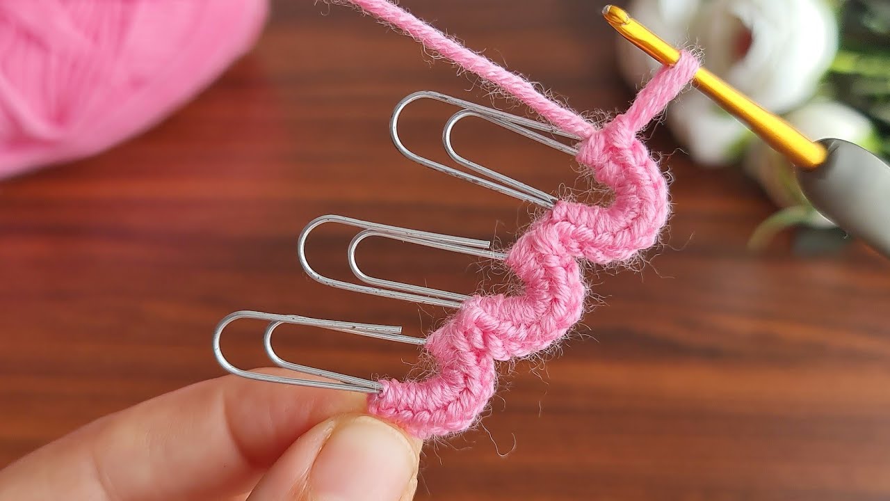 Brilliant idea..!I made a great crochet accessory with paper clips, click and watch #crochet