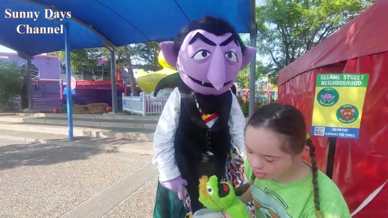 Our Day at Sesame Place | Sesame Street Character Meet & Greet | Trick or Treating | Halloween