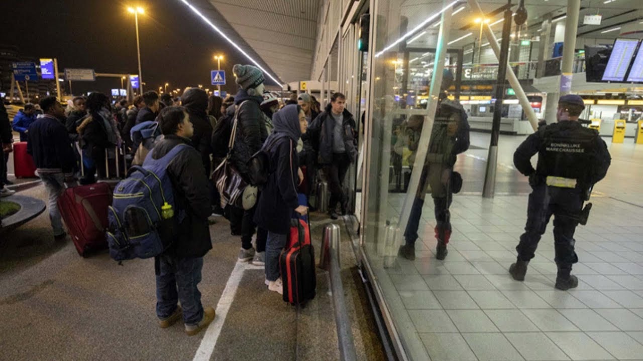 Canadian man arrested at Amsterdam airport for alleged bomb threat