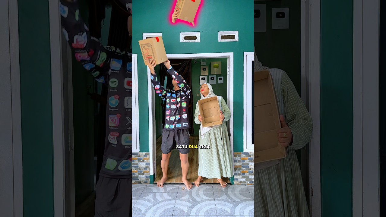 Mau main,ada kardus ayah sama mama