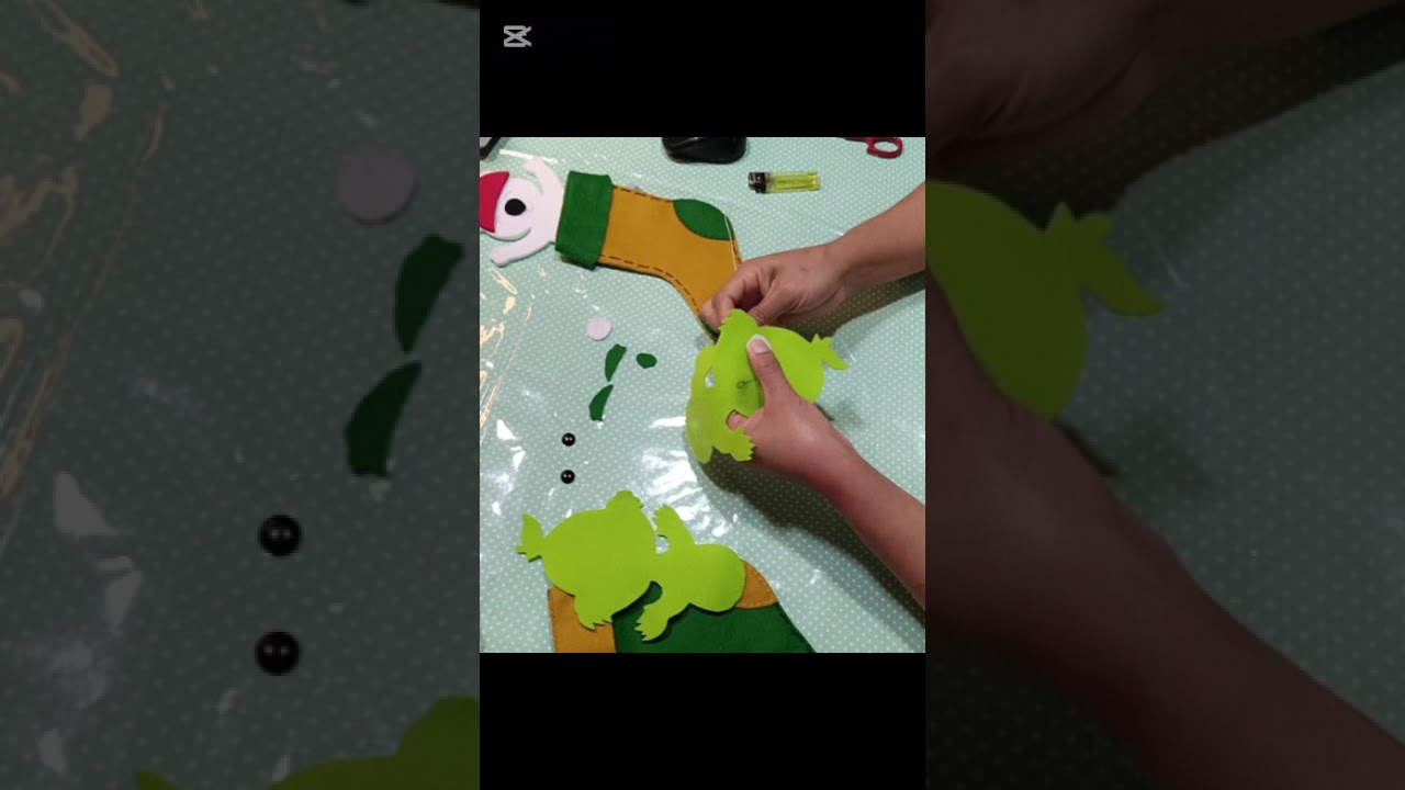Medias navideñas osito y Grinch hechos en fieltro 