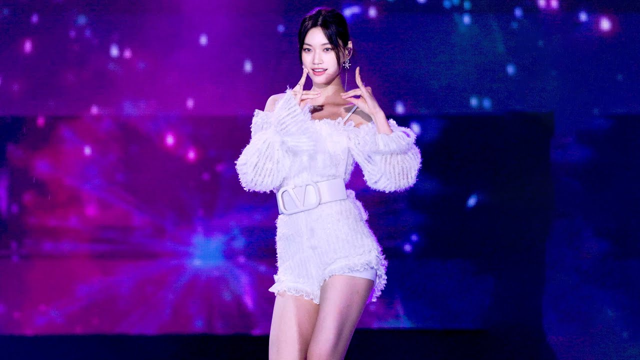 220810 도연 Doyeon 위키미키 Weki Meki 'Siesta' 4K 60P 직캠 @K-POP 슈퍼라이브 by DaftTaengk