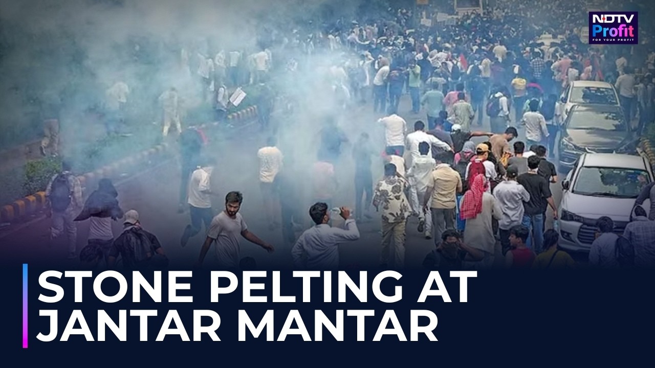'Stone Hit My Forehead': Delhi Cop Injured In Jantar Mantar Clash