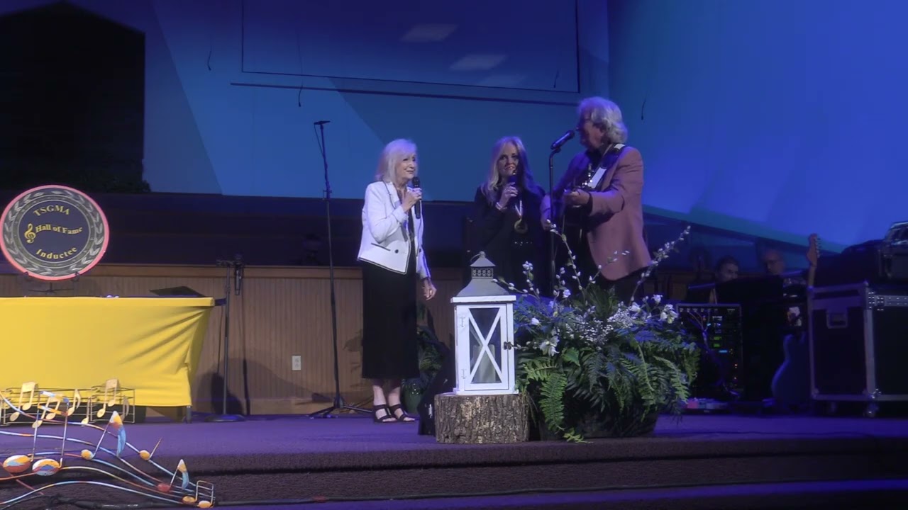 JEANNE JOHNSON KENT.. &ldquo;IF THAT ISN&rsquo;T LOVE&rdquo;.. BACKUP SINGERS KAREN PECK AND WOODY WRIGHT..