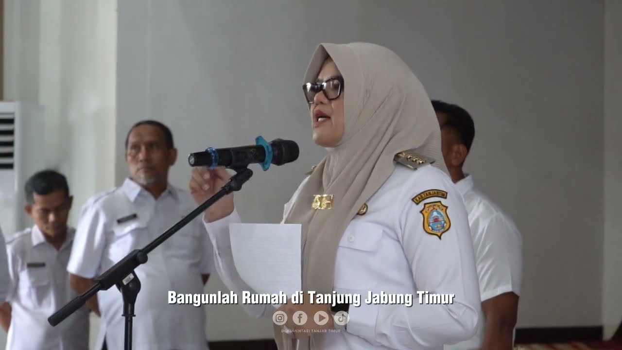 Bupati Tanjab Timur menyerahkan SK dan ambil sumpah 67 PNS
