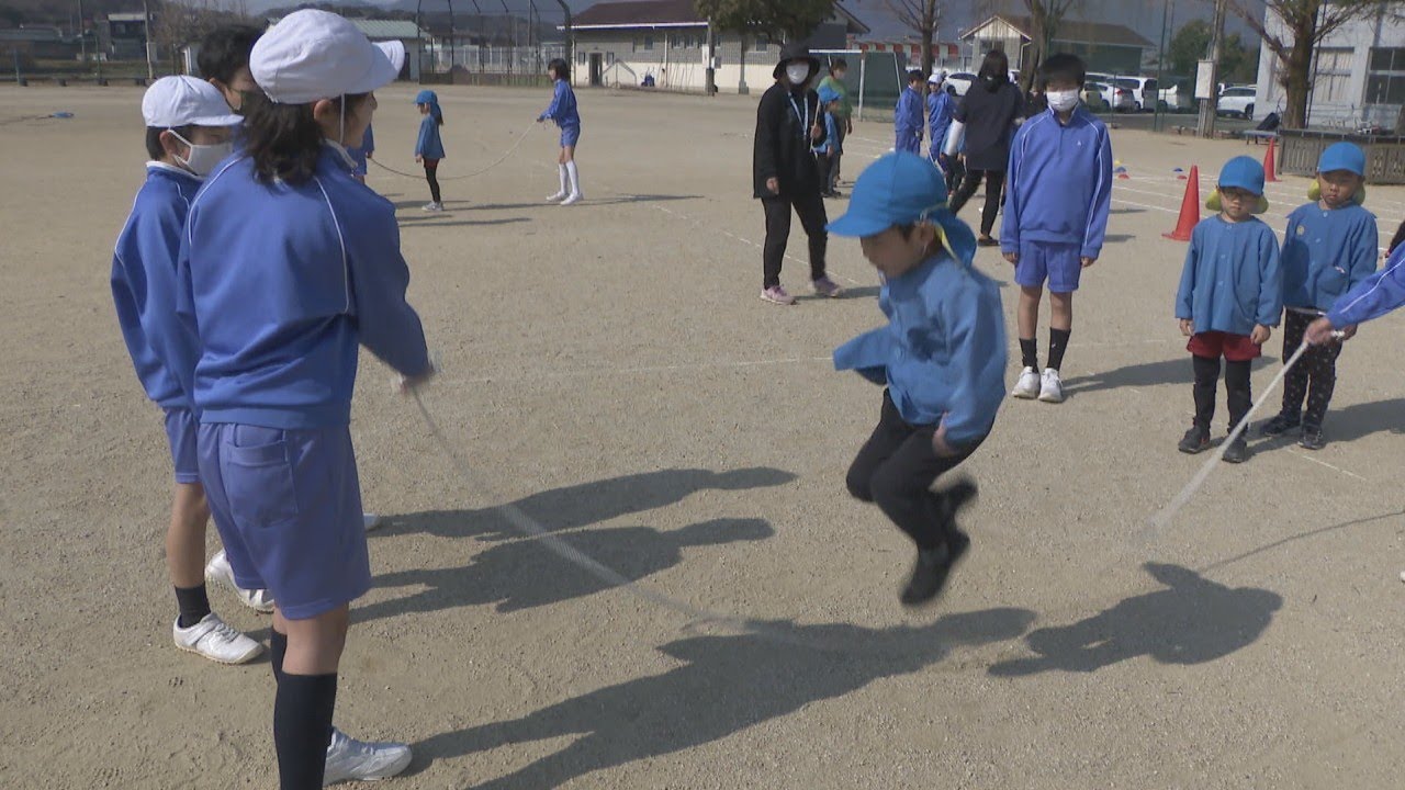 小学校入学を前に　園児と児童が交流　香川・三豊市