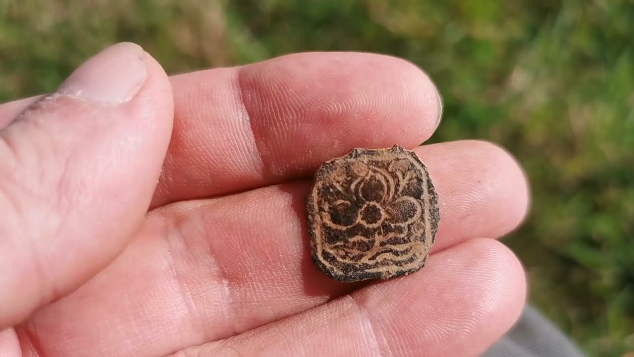 Détection de métaux, le Louis d'Or, de l'argent et des trouvailles, metal detecting 1700's gold coin