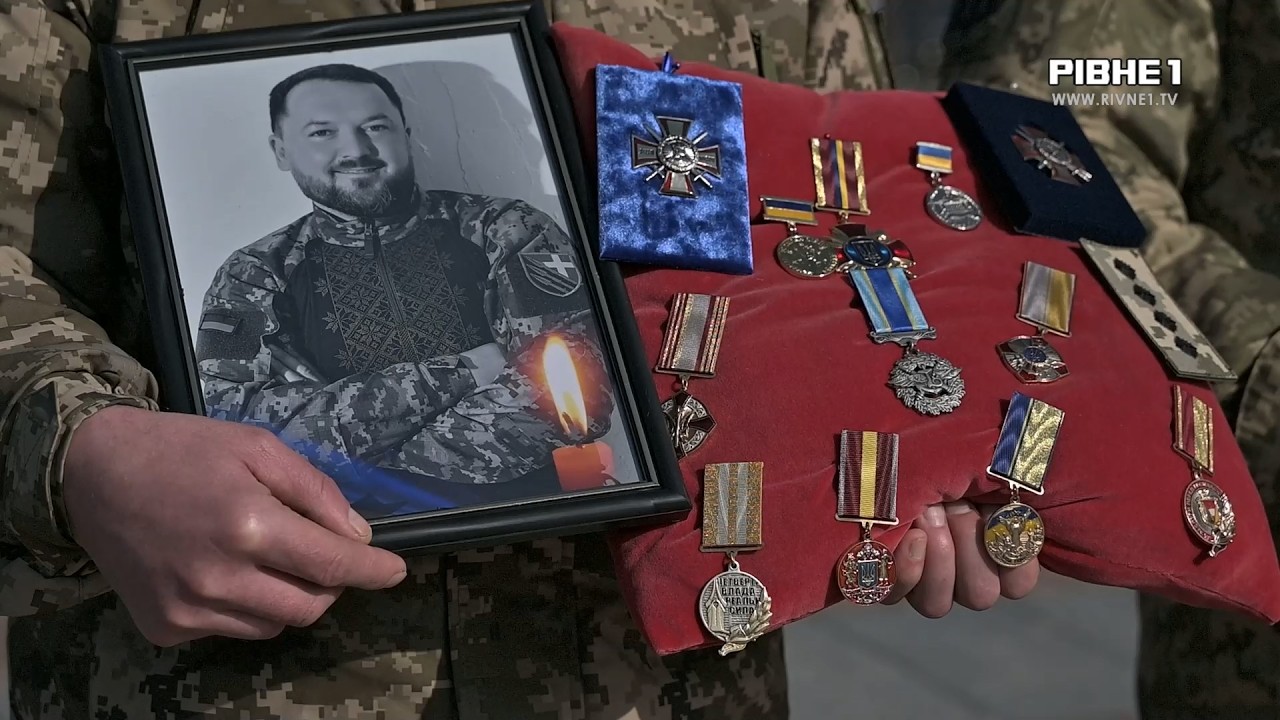 Журналіст, депутат, воїн і батько: У Рівному попрощалися з захисником Олександром Курсиком