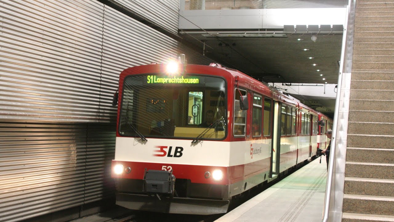 Triebwagen 52 der Salzburger Lokalbahn Ausfahrt Salzburger Lokalbahn