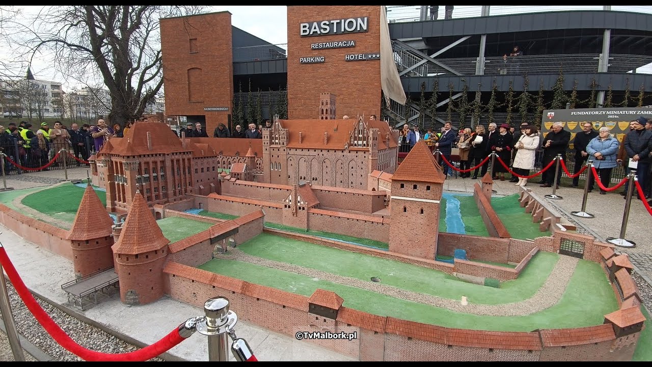 Miniatura zamku ufundowana przez malborskich przedsiębiorców odsłonięta. Wideo relacja 20.03.2024