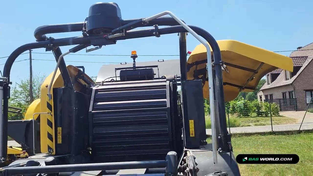70213874 New Holland Roll-Baler 125 Combi