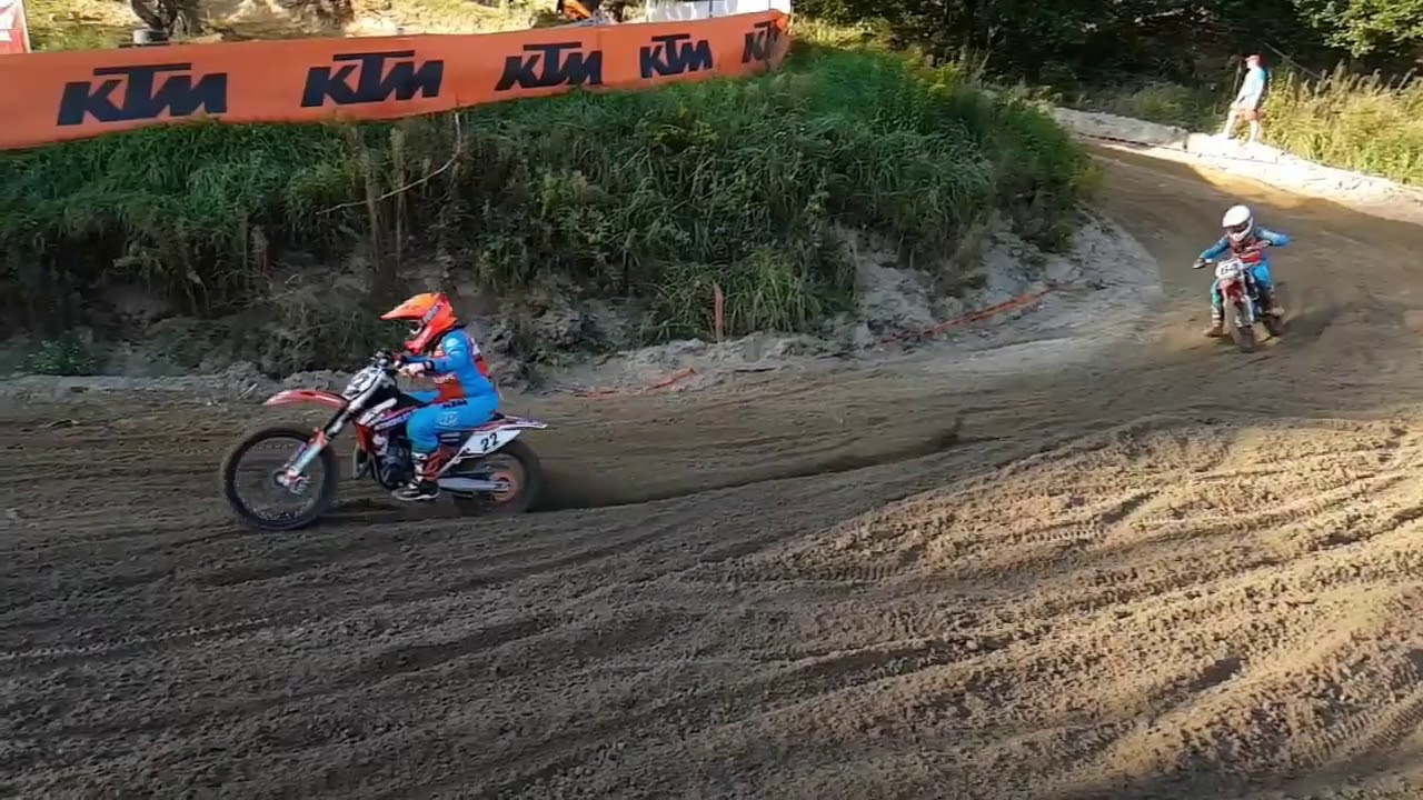 Seryjne zawieszenie vs. zawieszenie WP Cone Valve / WP TRAX