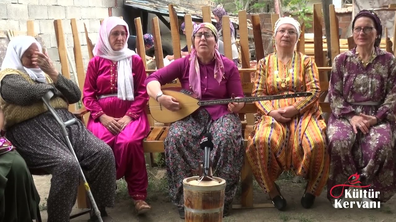 Sultan Bacı Bozkurt -Sazköylü   Muhacir kadınlarla  türküler çaldı  söyledi.