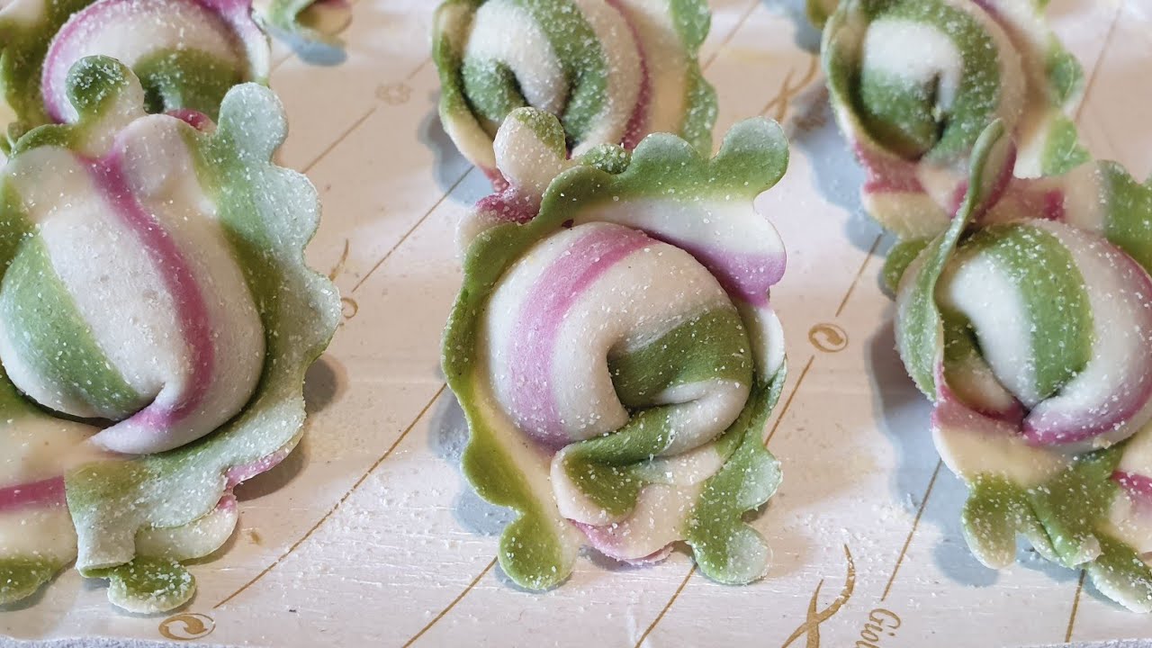 How to make coloured beautiful tortellini. Come realizzare tortelli a strisce di pasta colorata