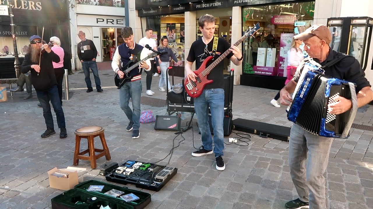 The Maid Behind the Bar set – LIVE on Shop Street, Galway – TRAD LIB